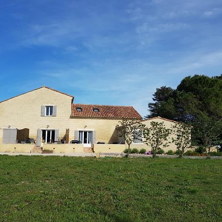 Le Mas Saint Jean Mézoargues Esterno foto